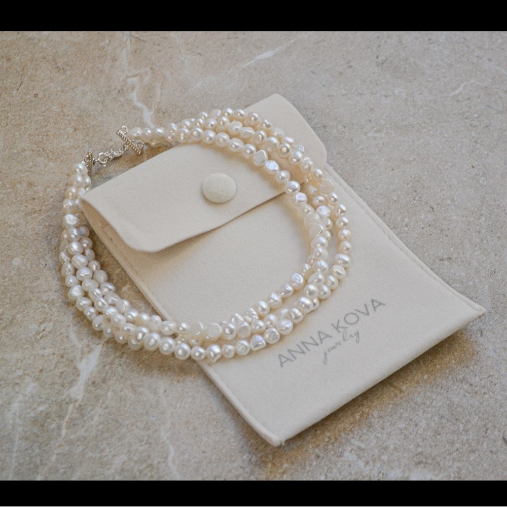 3 layer pearl choker necklace with yellow gold clasp